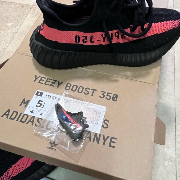 Yeezy Boost - Picture 3 of 4